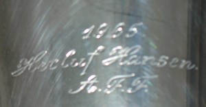 Herluf Hansens navn indgraveret i pokalen i 1965.